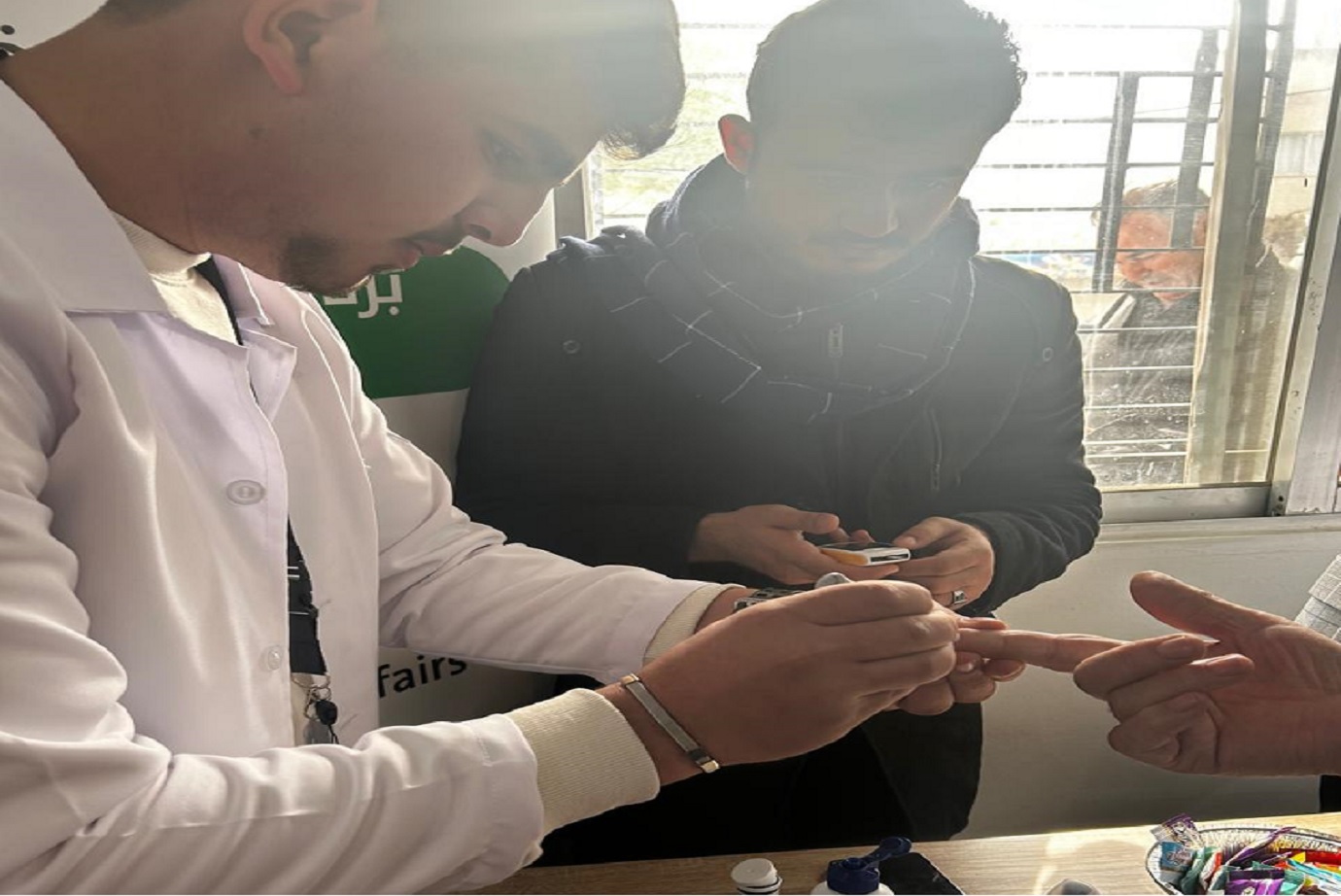 صيدلة "عمان العربية" تشارك في اليوم الطبي المجاني الخامس لجمعية هبة العطاء الخيرية3