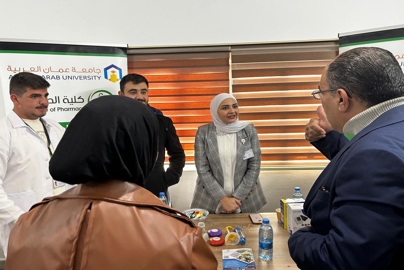 صيدلة "عمان العربية" تشارك في اليوم الطبي المجاني الخامس لجمعية هبة العطاء الخيرية5