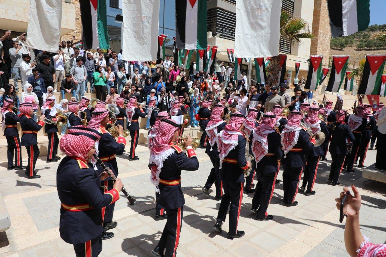 في حفل وطني بهيج.. جامعة عمان العربية تجدد الولاء وتحتفي بأمجاد الوطن في ذكرى معركة الكرامة ويوم العلم الأردني26