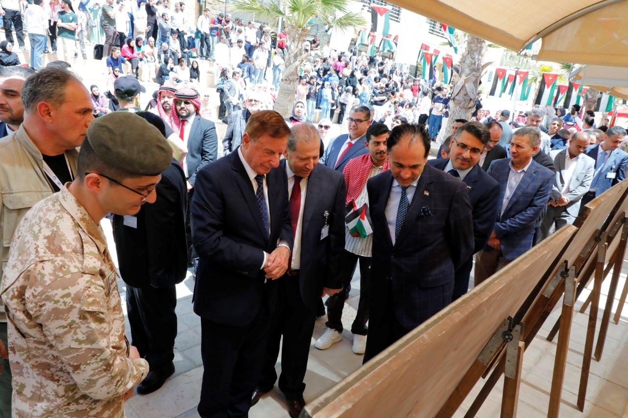 في حفل وطني بهيج.. جامعة عمان العربية تجدد الولاء وتحتفي بأمجاد الوطن في ذكرى معركة الكرامة ويوم العلم الأردني5