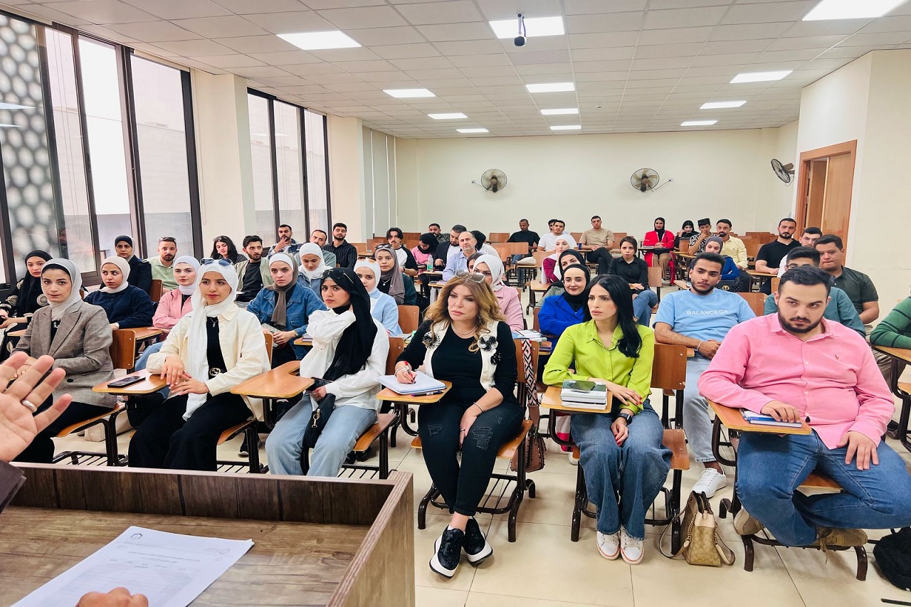 كلية القانون في جامعة عمان العربية تعقد اجتماعاً حوارياً مع طلبة البكالوريوس والدراسات العليا لتعزيز التواصل وتطوير البيئة الأكاديمية2