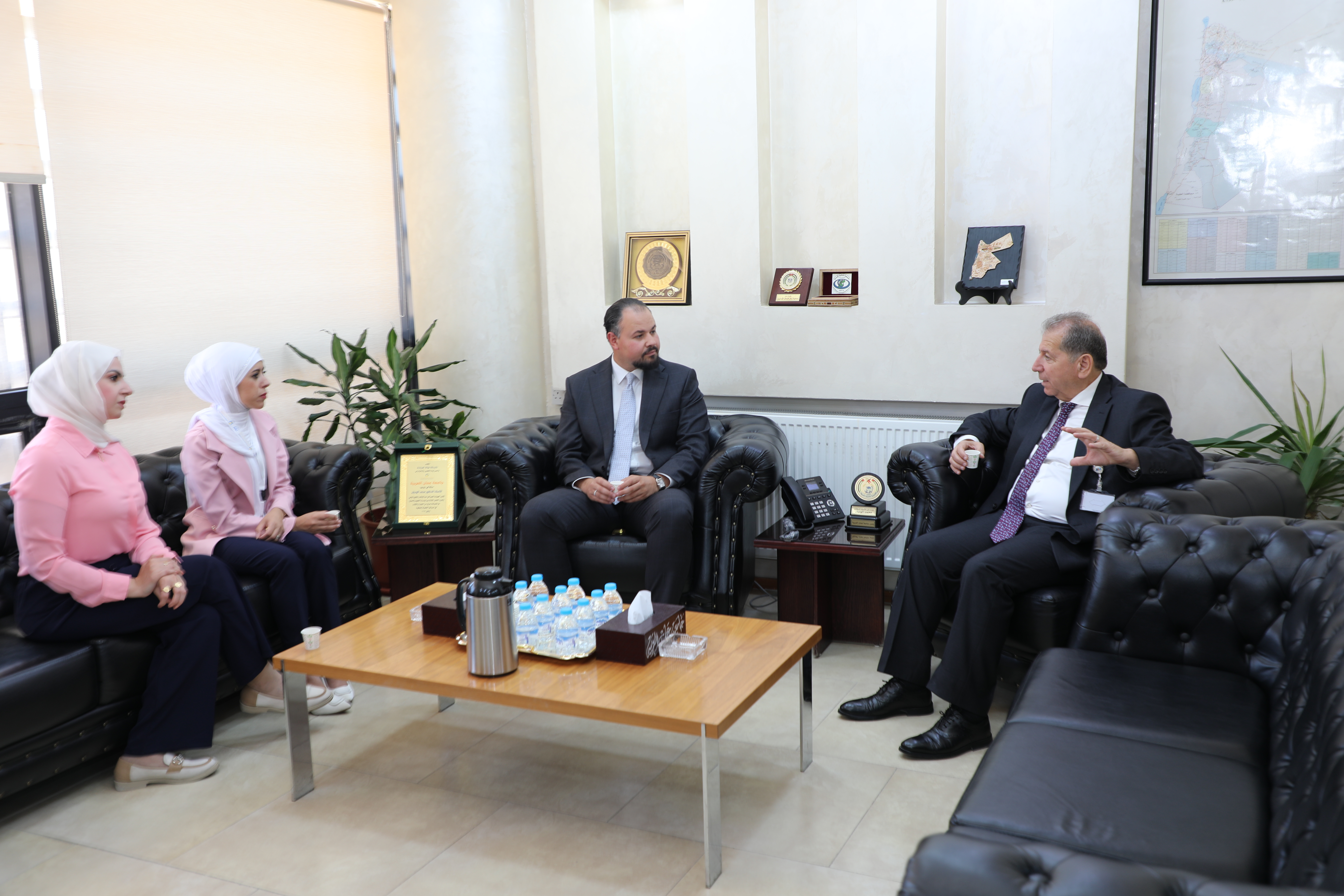اتفاقية تعاون بين "عمان العربية" وشركة منصة إيراد لتعزيز التدريب والاستشارات1