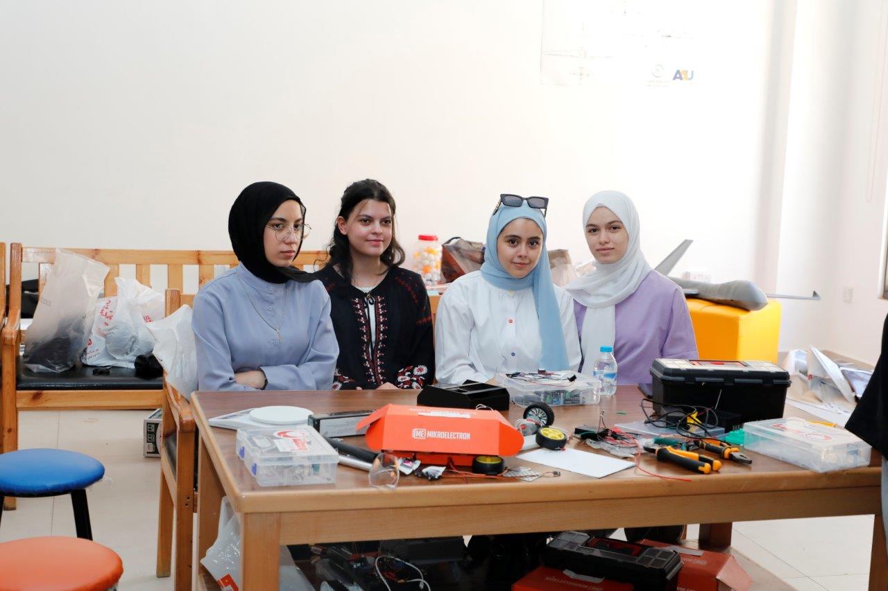 "عمان العربية" تعقد ورشة عمل متخصصة بالروبوتات الذكية وتطبيقاتها العملية1