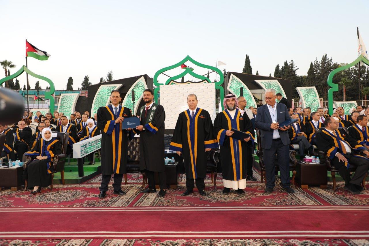 الجازي يرعى حفل تخريج الفوج الخامس والعشرين من طلبة جامعة عمان العربية44