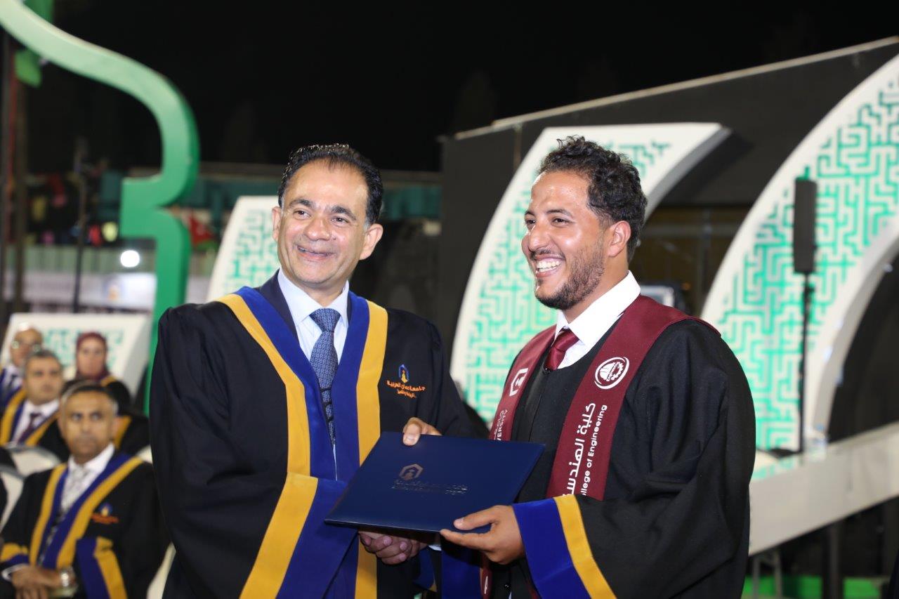 الجازي يرعى حفل تخريج الفوج الخامس والعشرين من طلبة جامعة عمان العربية57