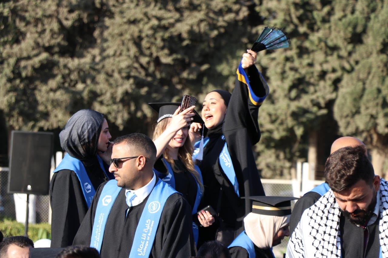 الجازي يرعى حفل تخريج الفوج الخامس والعشرين من طلبة جامعة عمان العربية63
