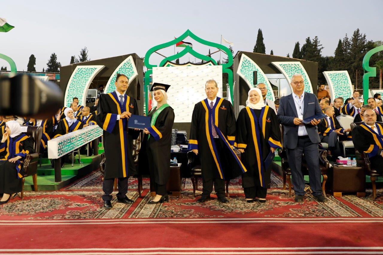 الجازي يرعى حفل تخريج الفوج الخامس والعشرين من طلبة جامعة عمان العربية27
